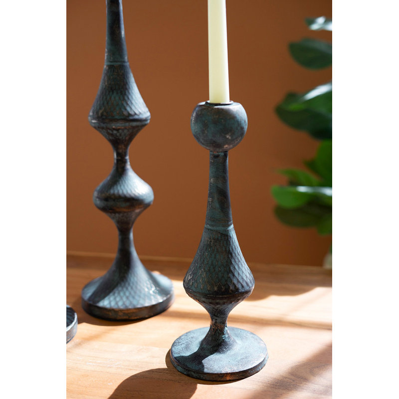  Ensemble de trois tours à bougie en métal Patina