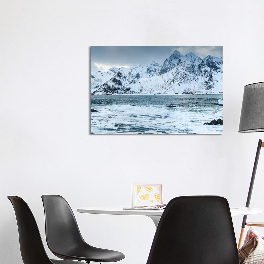 Norwegen, Nordland, Lofoten, Vareid, Flakstadoy, Winter Lofoten von Mikolaj Gospodarek - Gallery-Wrapped Canvas Giclée o...