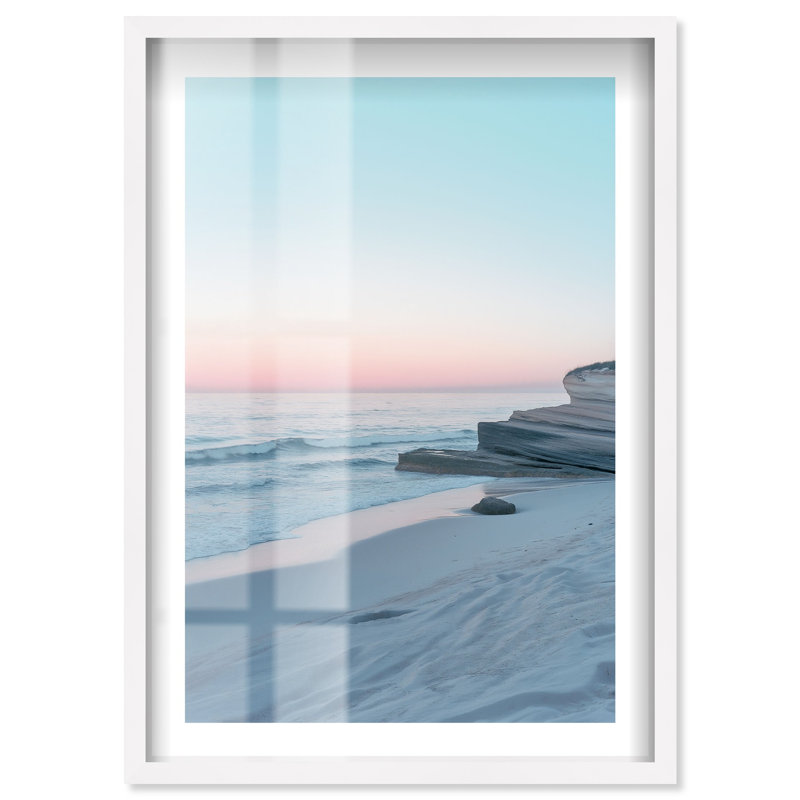 «Clouded Shore Shadowbox» par Notoriart, H 25 po x l 17 po, Blanc