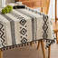  Nappe imprimée à la main pour tables carrées, couverture de table géométrique noire à bords frangés, nappe décorative pour la cuisine et la salle à manger, 59 po x 70 po-132962392-132962396