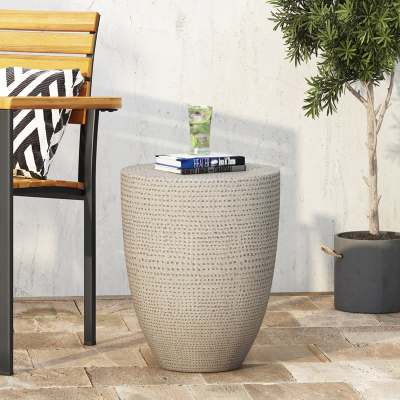 Table d'appoint en béton