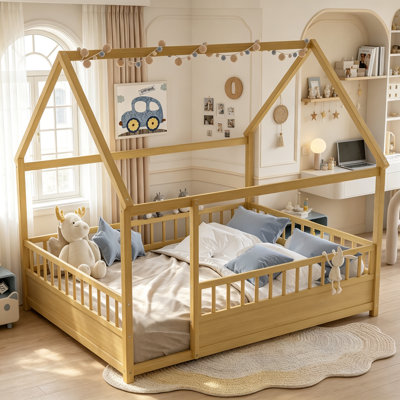 Lit de maison Montessori avec garde-corps élevé et entrée latérale ouverte pour le coin lecture de la salle de jeu, lit de plancher pour enfants avec cadre de toit décoratif pour transition, pleine grandeur, naturel