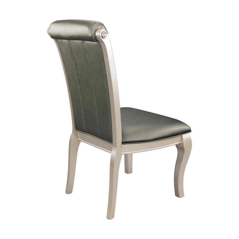 2 pièces de chaises d'appoint avec revêtement en similicuir gris, structure en bois avec boutons en cristal et argent, idéal pour la salle à manger, style transitionnel sur cadre traditionnel