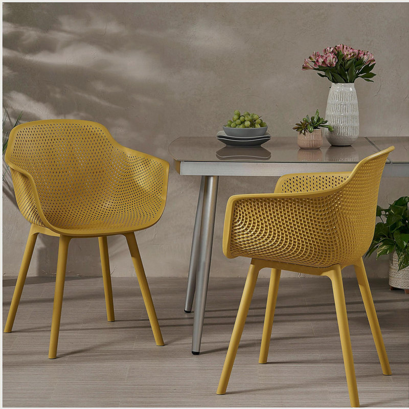 Décoration de maison simplifiée, une chaise sans accents décoratifs