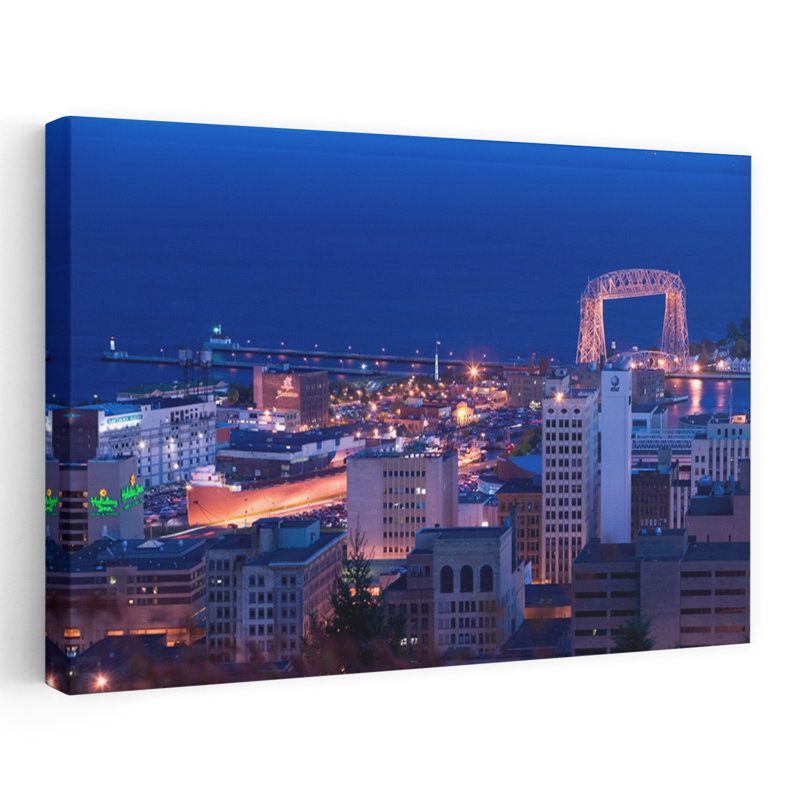 Vue en plongée d'un parc urbain de la ville de Duluth, Minnesota, États-Unis, architecture contemporaine abstraite, art urbain