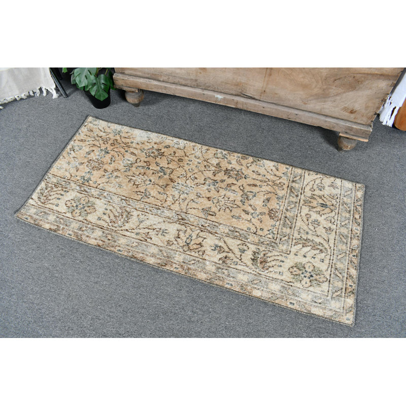Tapis de couloir rétro noué à la main à motif floral turc dans des tons neutres de brun et de brun / beige