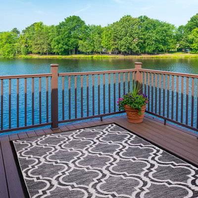 Vinton Geometric Indoor Rug