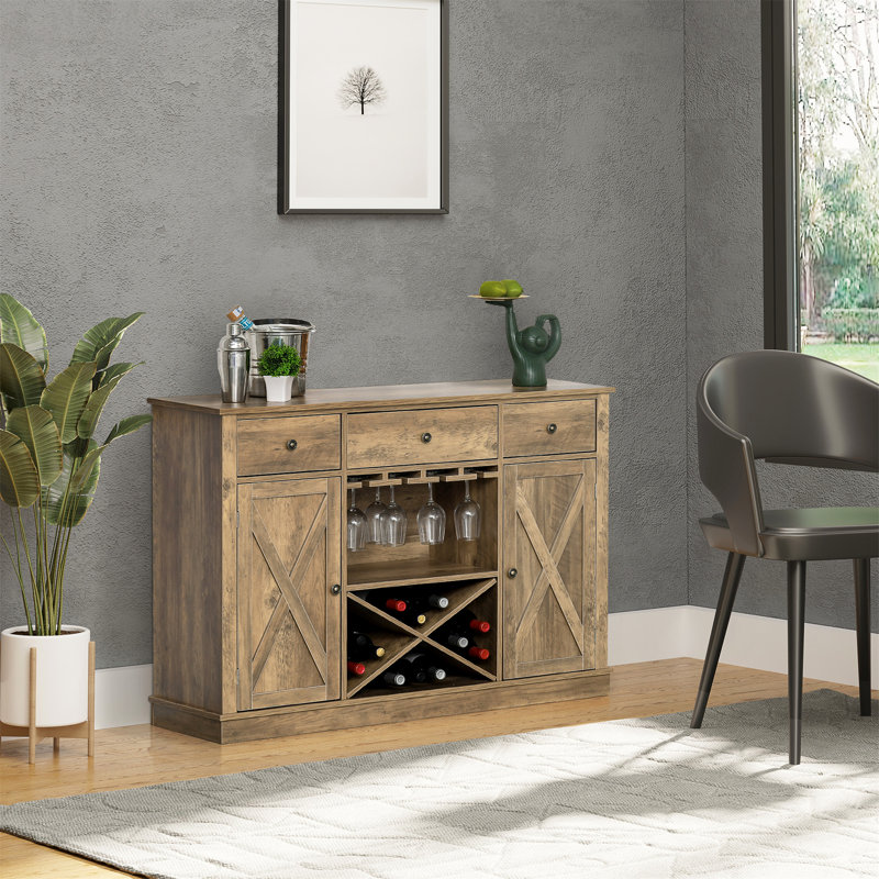 Armoire de ferme polyvalente avec rangement abondant et attrait classique