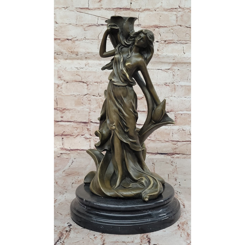 Sculpture en bronze de style art nouveau sur fond de marbre