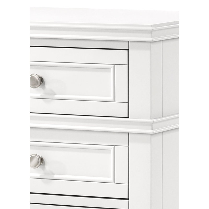 Équipée de 3 tables de chevet en blanc brillant - bois massif et fabriquée avec 3 tiroirs et quincaillerie sur mesure