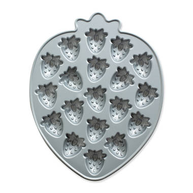 Nordic Ware 10 Cup Cast Aluminum Heart-Shaped Nonstick Bundt Pan - 11L x  10 3/8W x 4D