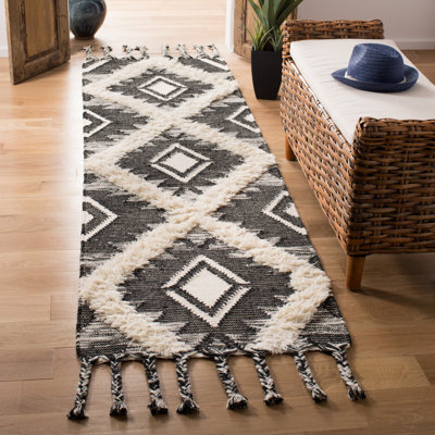 Cedarvale Kenya Hand Knotted Wool/Cotton Southwestern Rug in Ivory/Black