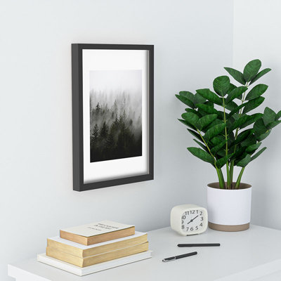 Cadre noir Loon Peak® Foggy Fir Forest Fantasy par Nature Magick