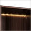 Grande vitrine lumineuse de 51,2 po avec porte en verre trempé, cadre en métal et éclairage DEL pour les espaces de vie minimalistes modernes