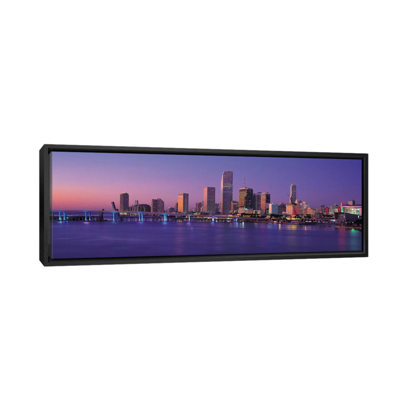 «Miami Panoramic Skyline Cityscape (Evening)», reproduction de photo sur toile, H 16 po x l 48 po x P 1,5 po, Toile tendue