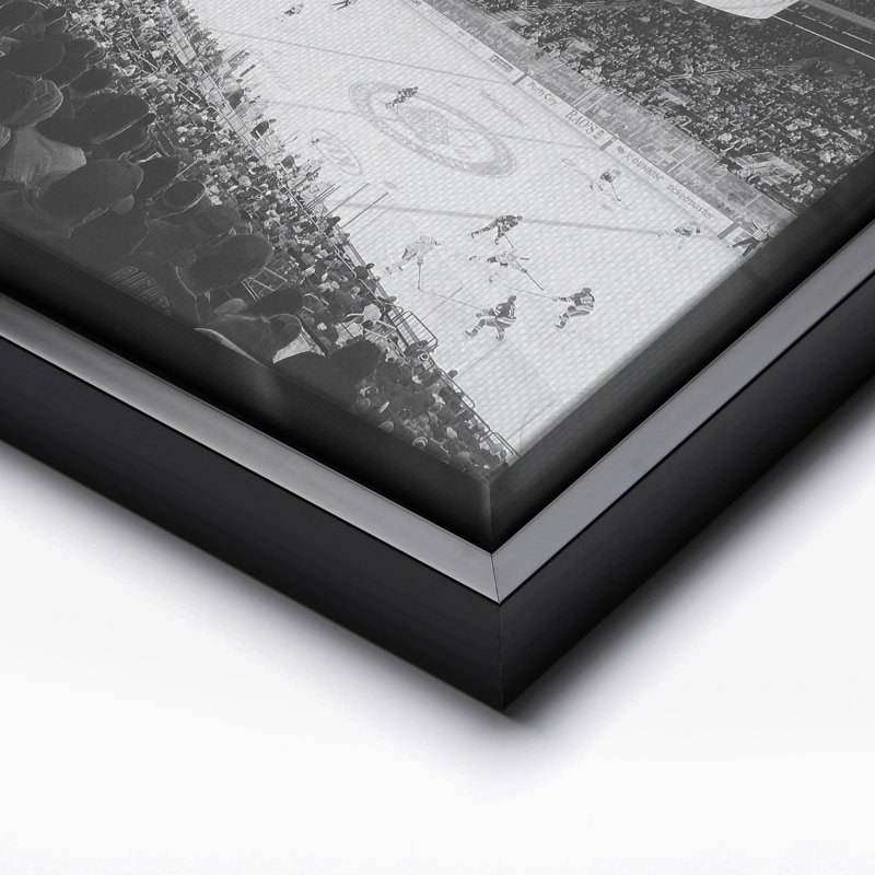 Hockey sur glace, 18"H x 24"W, Canvas, Black Framed