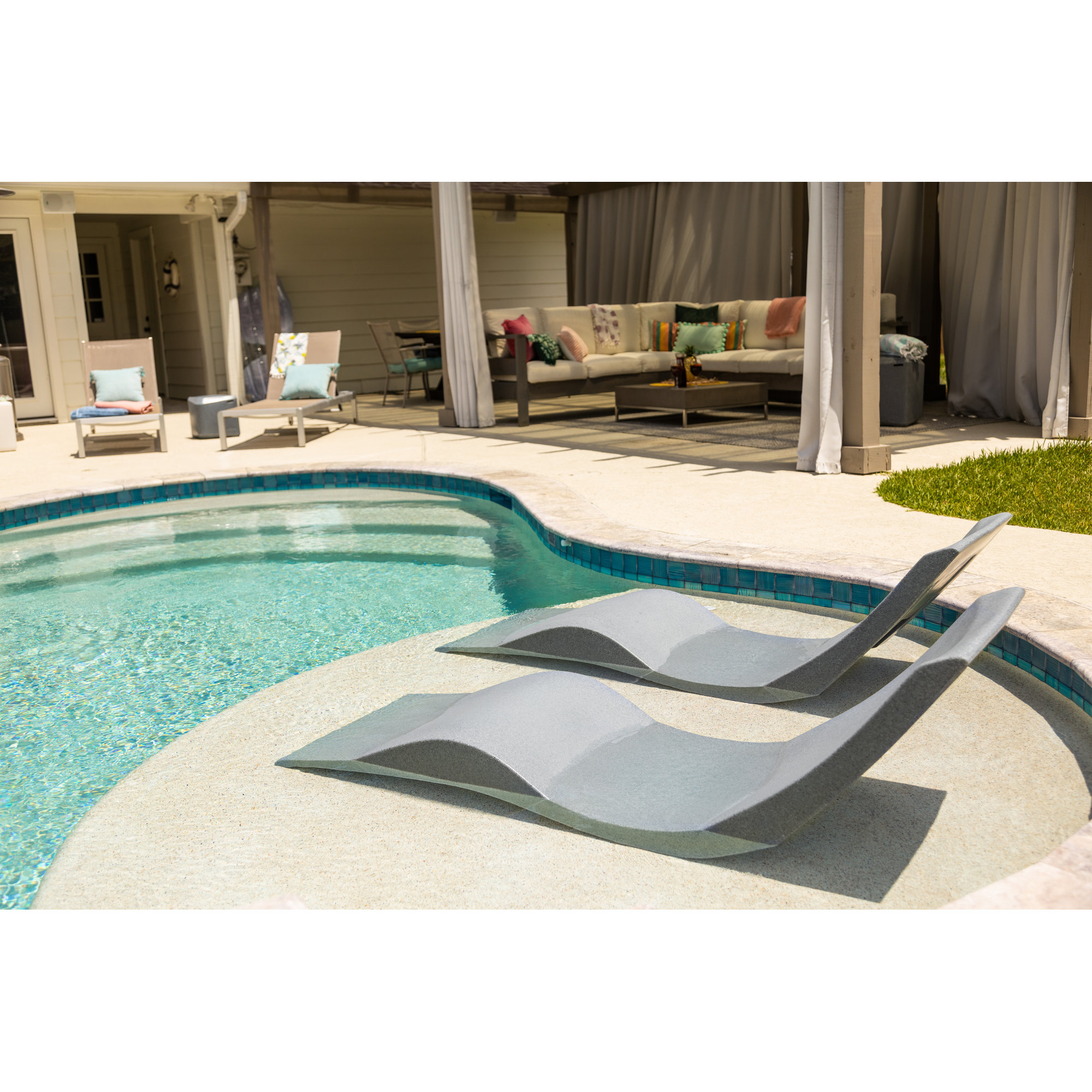 In-pool Chaise Lounger for 0-9 In. of Water, Gray