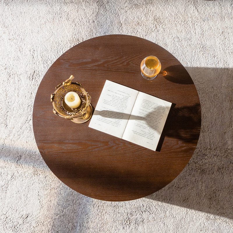 Table basse ronde avec élévateur fabriquée à la main, Noyer