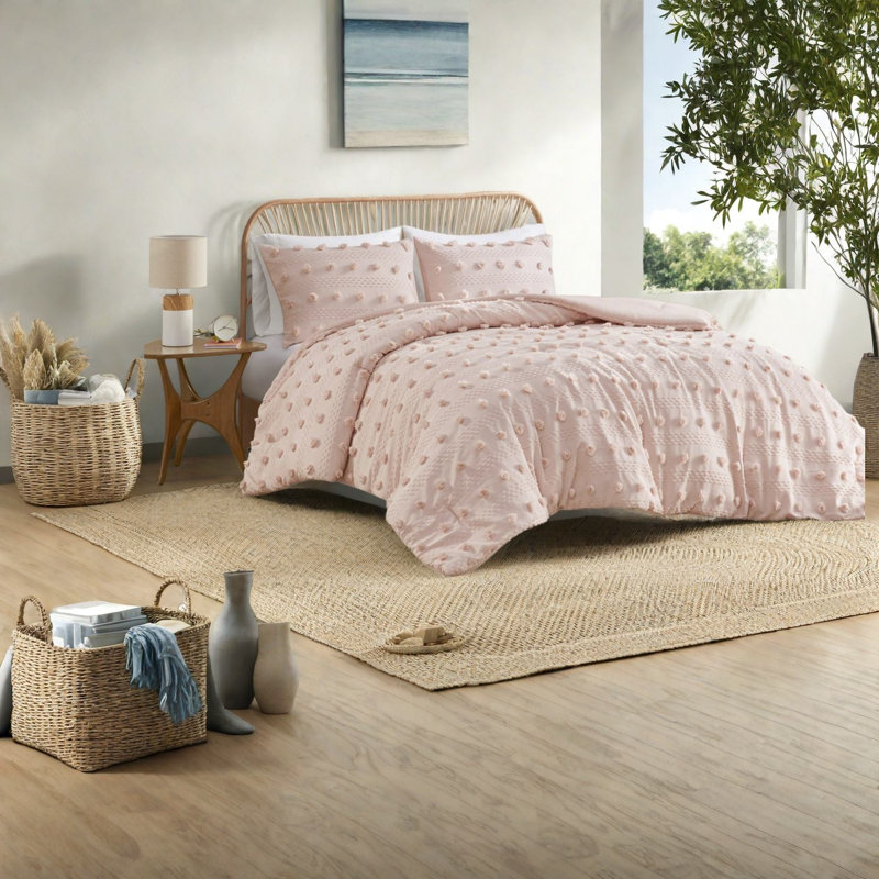 Hypoallergenic Jacquard Bedding Sets, Polyester Comforter, Elegant Pink Style For Bedroom