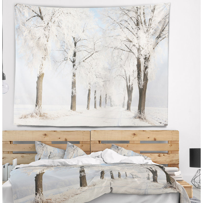 Tapisserie «Forest Winter Lane on Sunny Morning», H 32 po x l 39 po