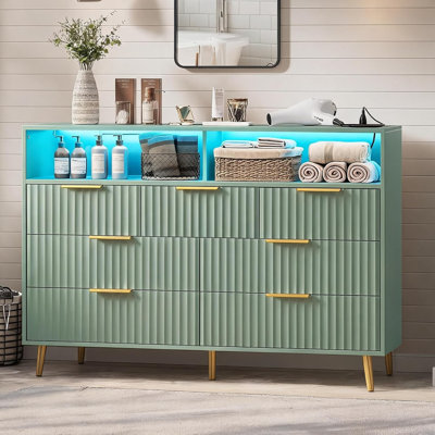 Commode à 7 tiroirs de 137 cm de large avec éclairage DEL et borne de recharge