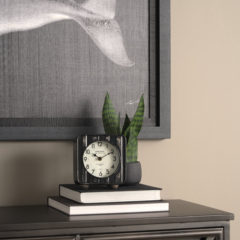 Karl Modern & Contemporary Analogue Metal Quartz Movement / Crystal Tabletop Clock, Black