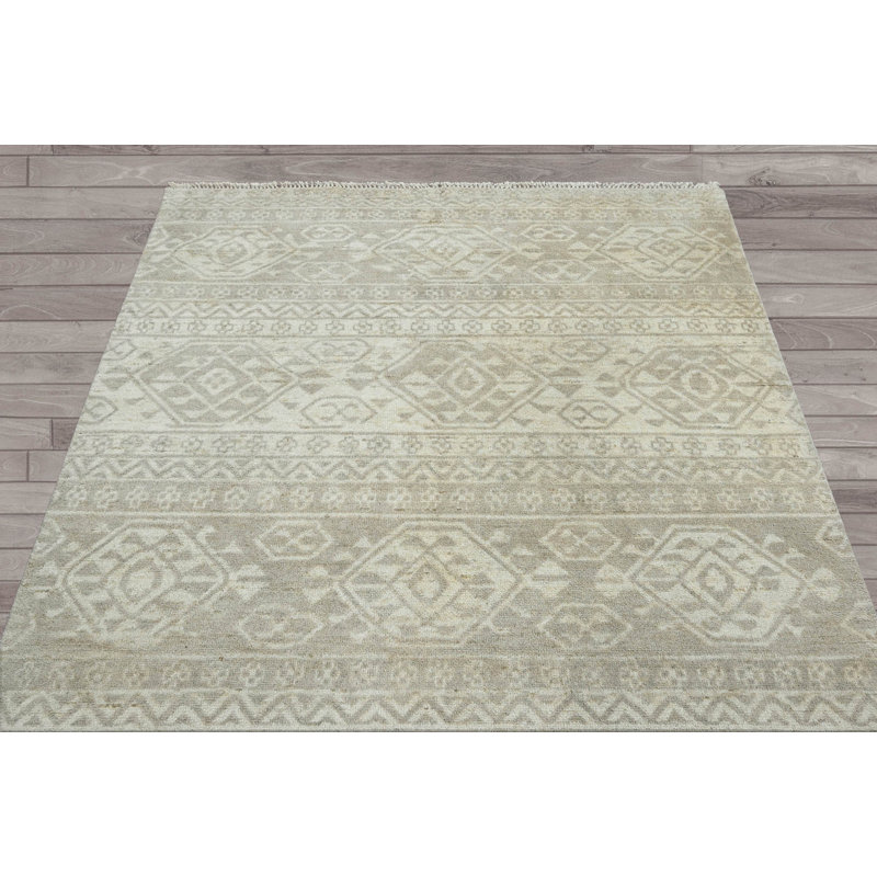 Tapis Shushma, Rectangle 5'9" x 8'4"
