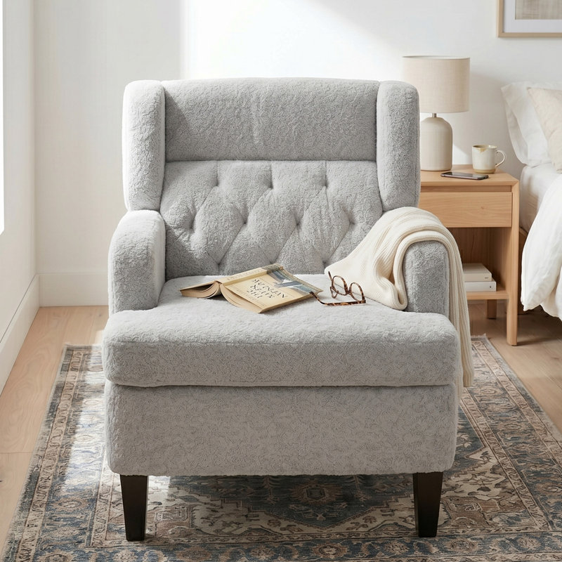 Fauteuil rembourré avec dossier capitonné et pieds robustes, Light Grey