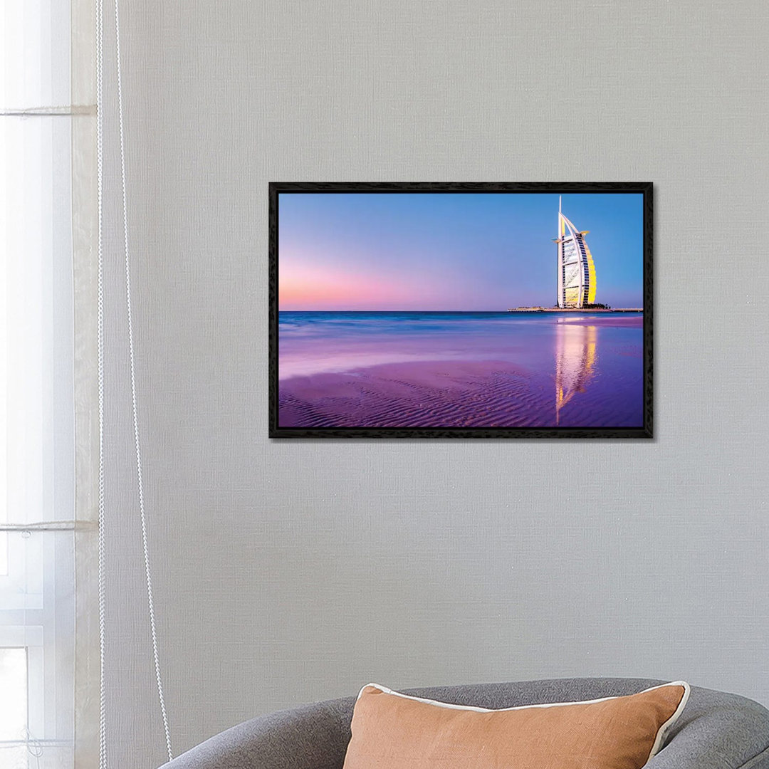 Burj Al Arab Jumeirah III von Susanne Kremer - Galerie-umwickelte Leinwand Giclée auf Leinwand