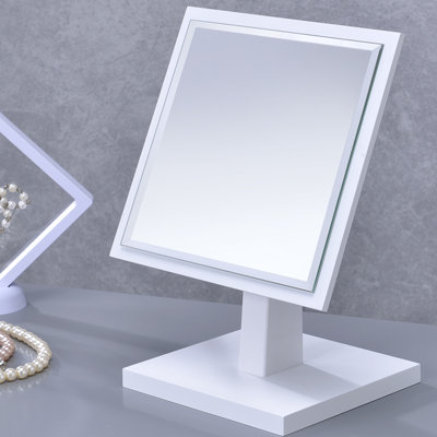 Miroir de maquillage moderne sur un piédestal