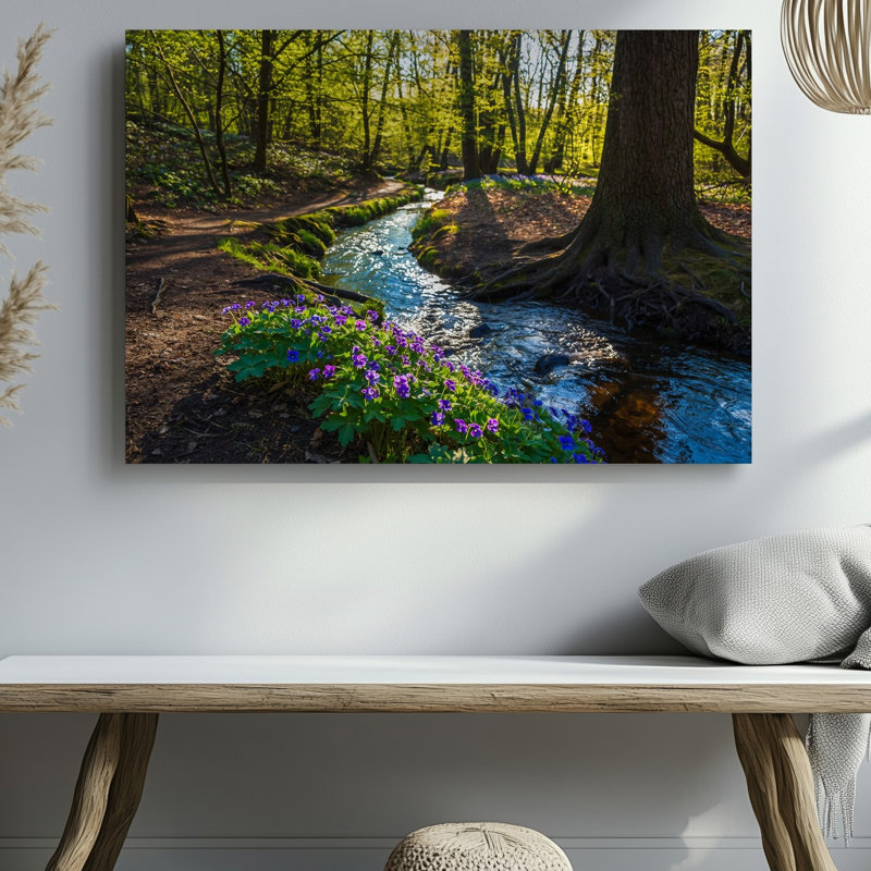 Toile, "Serene Sunlit Forest Glade" déplie la lumière tachetée filtrant à travers l'art mural sur toile The Vibrant Green