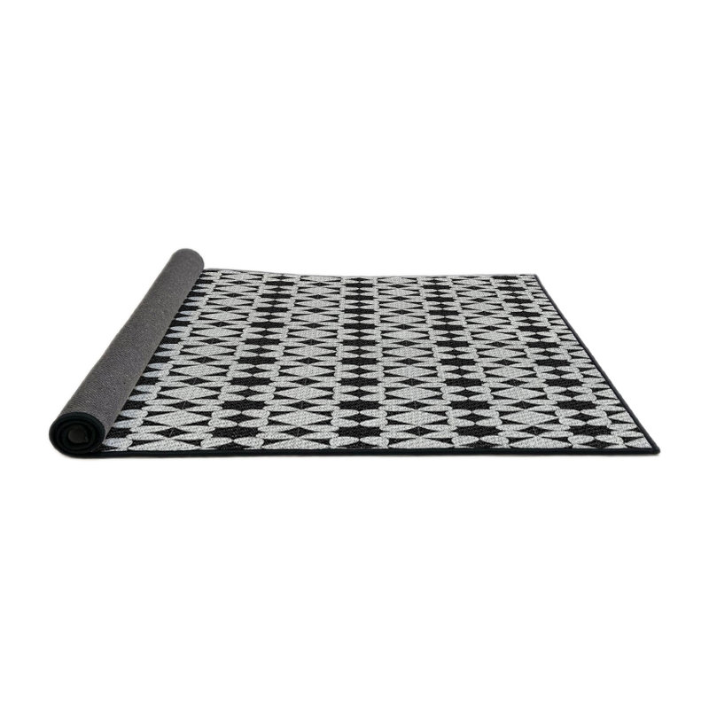 Tapis noir et blanc à motif géométrique, Rond 8 pi