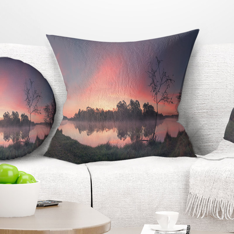 Coussin mauve à motif de montagnes printanières mauves, 18 po x 18 po, Coussin décoratif