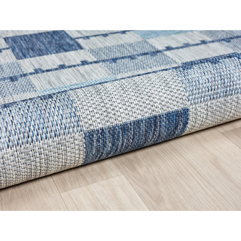 Tapis d'intérieur / extérieur en polypropylène tissé à la machine Tillee, Bleu, 7 pi 10 po x 9 pi 10 po