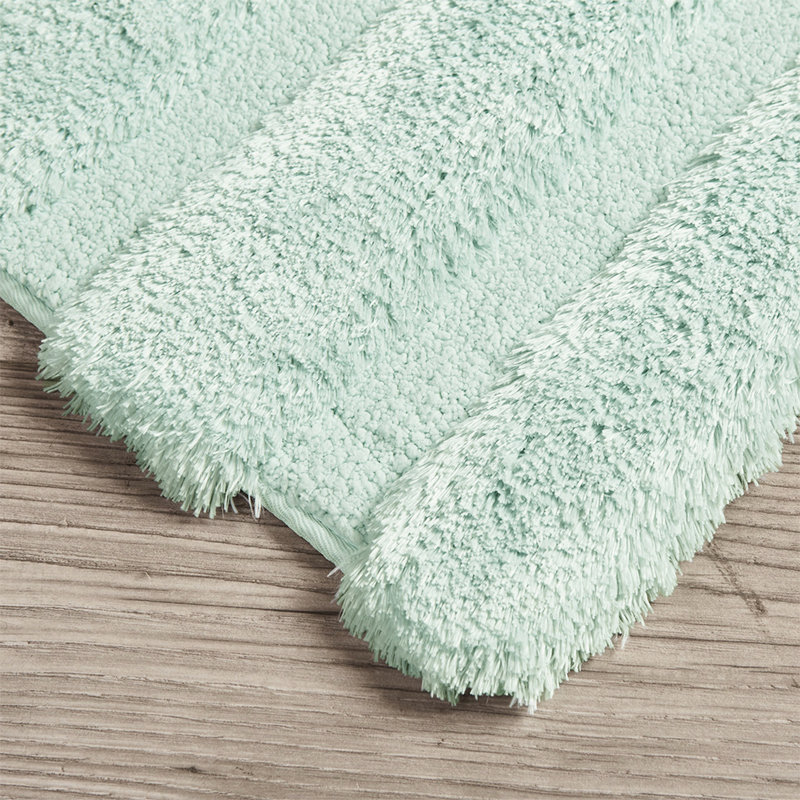 Tapis de bain 17 x 24 po, 100% Macro-filé, rayé et doux, décoloration et décoloration, envers antidérapant, tapis de salle de bain facile à laver à la machine, motif à rayures, lustre, base,