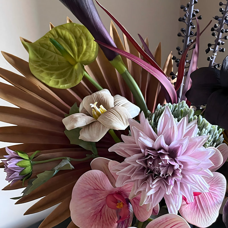 Ornements de fleurs simulées