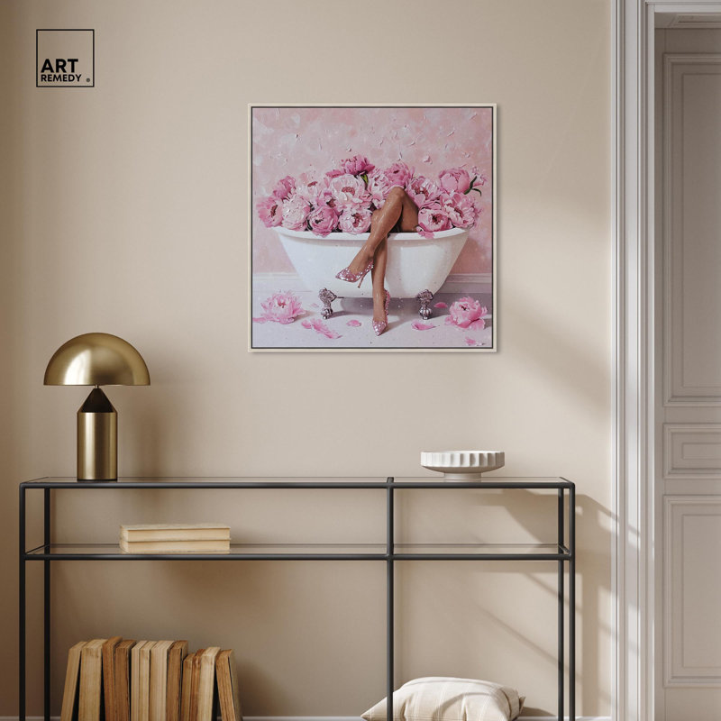 «Bathaign Flower Bomb Canvas Glam Art» par , H 25 po x l 25 po, Cadre flottant argent
