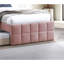Lit double pleine grandeur avec lit gigogne et tête de lit tapissier à motif quadrillé pour une chambre à coucher contemporaine