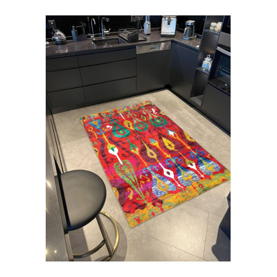 Red Tone Flowing Motif Decorative Woven Base Rug