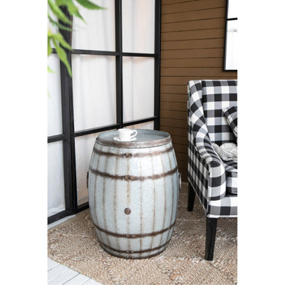 Table d'appoint cylindrique en métal galvanisé gris avec bandes et rivets brun rustique, 57 x 57 x 66 cm, couvercle amovible servant de plateau de rangement, idéale pour un style shabby chic, un bel élément de décoration pour toute pièce.