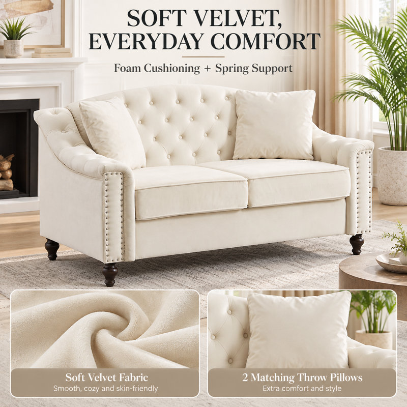 Causeuse Chesterfield de 58,5 po de largeur avec dossier incurvé capitonné, garniture cloutée, pieds en bois massif et 2 coussins décoratifs