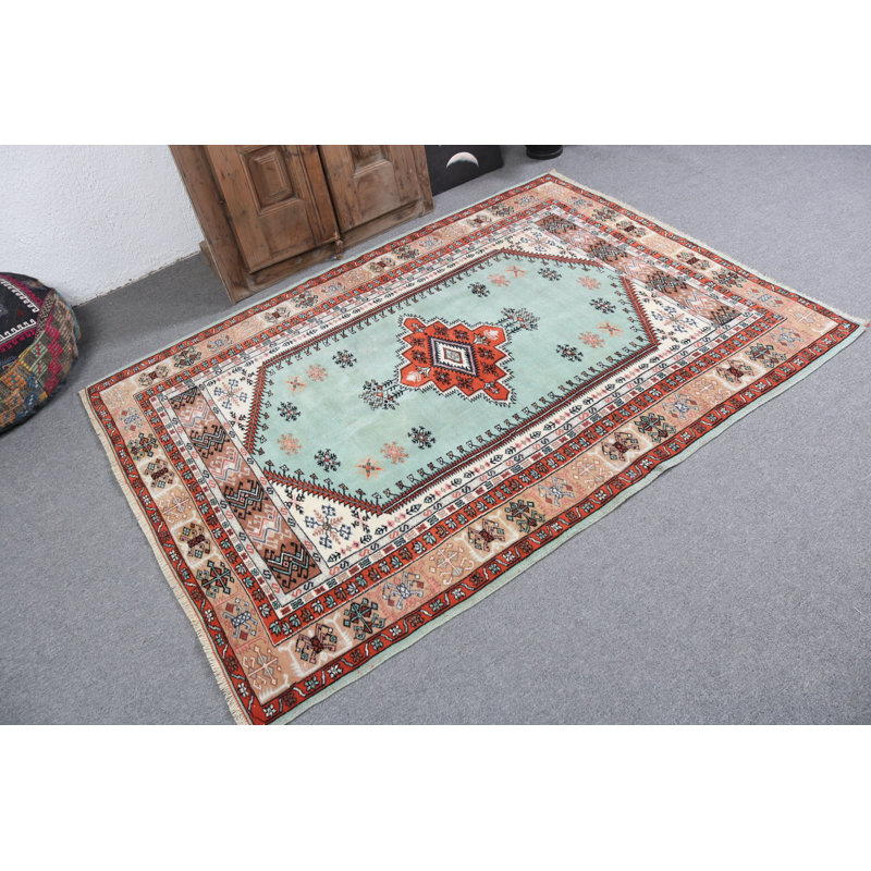 Tapis turc antique fait à la main avec médaillon vert menthe et motifs géométriques oranges, idéal pour les maisons