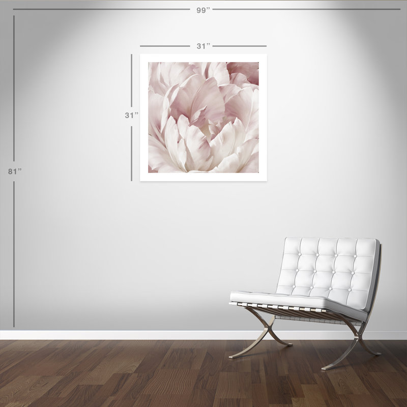 Intime rosé III - photographie, Papier imprimé, H 31 po x l 31 po x P 0,1 po