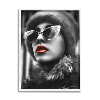Manteau en fourrure avec lunettes de soleil rouge Fashion Fashion par Ziwei Li - photographie