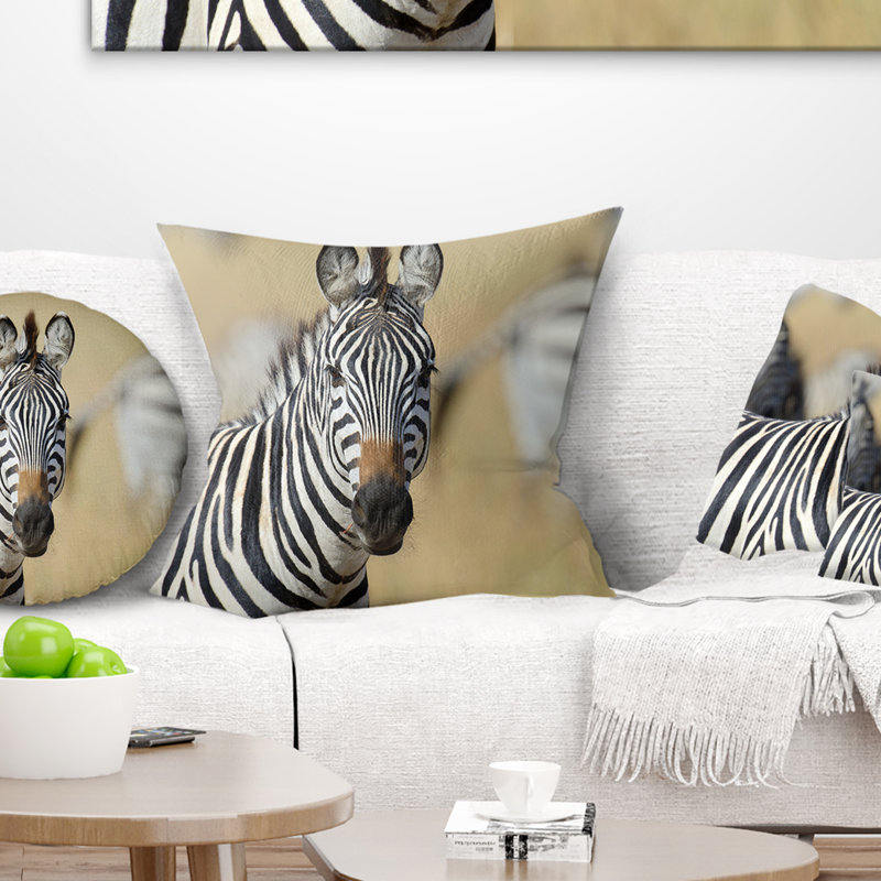 Gros plan sur un zèbre africain - coussin imprimé animal, 16 po x 1 po, Coussin décoratif