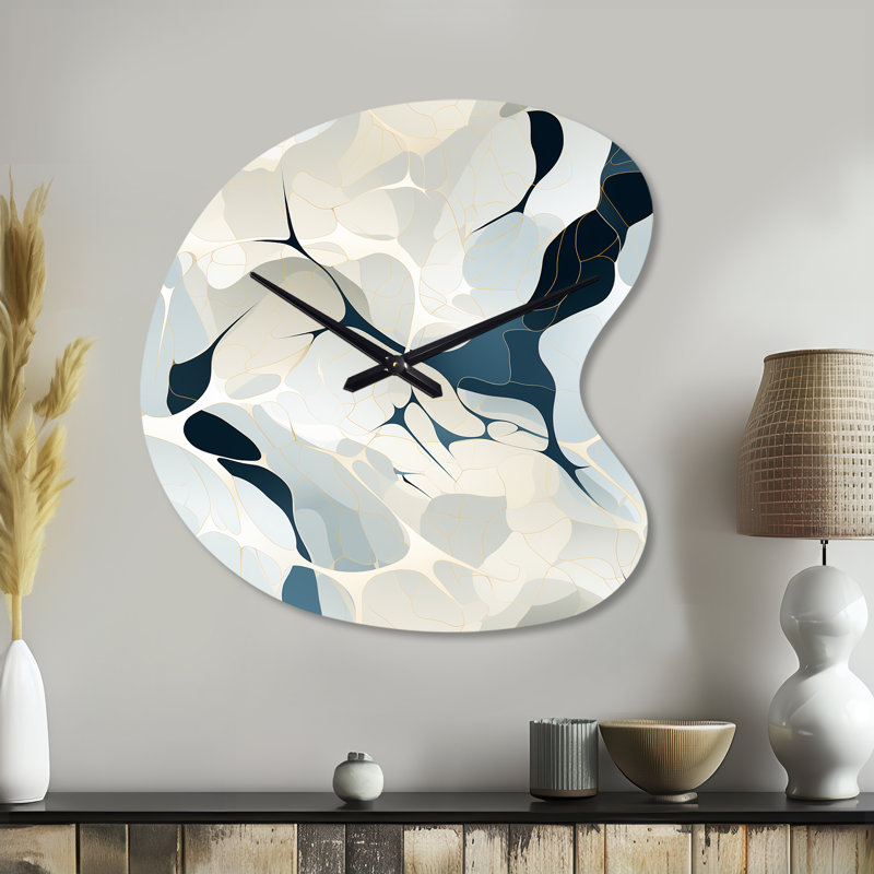 Whispering Abstraction - Horloge murale asymétrique abstraite en métal blanc, Grand