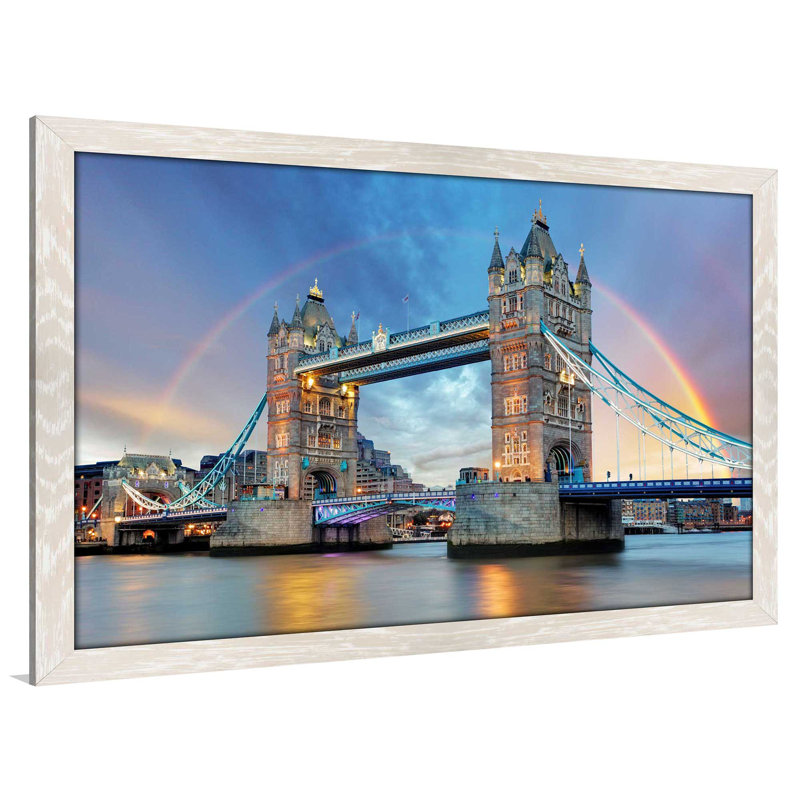 «London's Tower Bridge», reproduction de photo encadrée, H 33,5 po x l 49,5 po x P 1 po, Cadre crème délavé