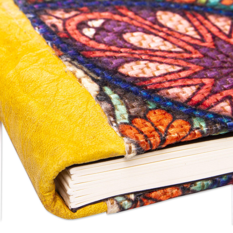 Journal en papier kaléidoscope coloré à la main