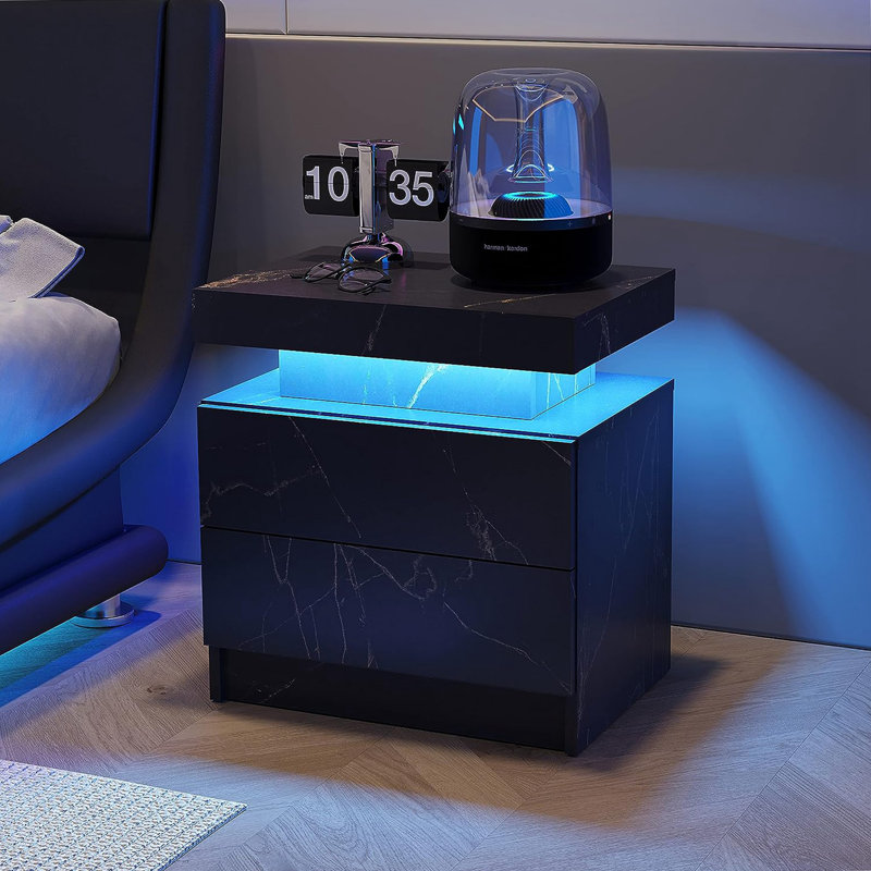 Delonia 19.3'' W Nightstand, Black/Gold