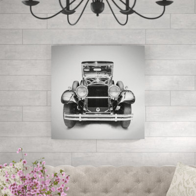 «Vintage Car On White Whole», reproduction sur toile